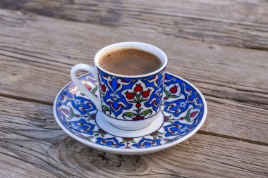 Geleneksel lezzetli Türk kahvesi veya Yunan kahvesi