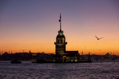 Bakire Kulesi (Kiz Kulesi) gece manzarası