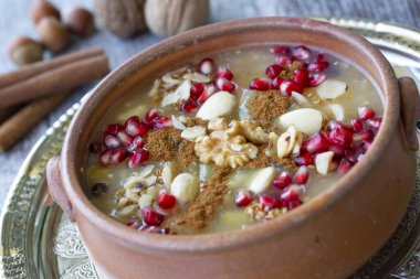 Geleneksel lezzetli Türk tatlıları; Ashura (Emin)