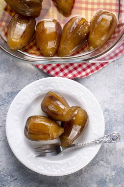 Geleneksel lezzetli Türk tatlıları; patlıcan reçeli (Türkçe adı; patlican receli)