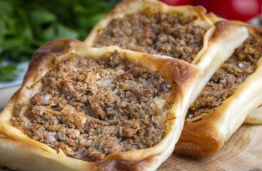 Geleneksel lezzetli Türk yemekleri; Türkiye 'nin kıymalı Kaytaz pastası Hatay - Antakya bölgesi (Türkçe adı: Kaytaz boregi)