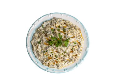 Geleneksel Türk mutfağı; aperatif, patlıcan ve yoğurttan yapılmış salata. yerel isim; Mutebbel