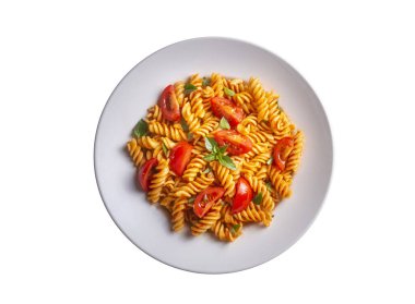 Fusilli makarna, sarmal ya da domates soslu makarna - İtalyan yemeği tarzı.