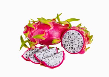 Beyaz arka planda izole ejderha meyvesi, taze pitahaya veya pitaya