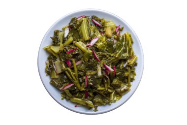 Geleneksel Türk aperatifleri; Ege salatası, turp salatası. Türkçe adı: ege otlari mezesi veya salatasi