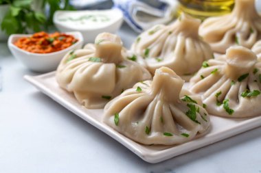 Geleneksel Gürcistan yemeği - Hinkali - Khinkali haşlanmış khinkali kuzu eti veya peynirli