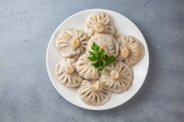 Geleneksel Gürcistan yemeği - Hinkali - Khinkali haşlanmış khinkali kuzu eti veya peynirli