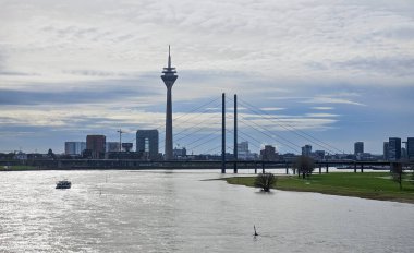 Düsseldorf - Almanya, Ren Nehri Merkez Manzarası, Dsseldorf Almanya.