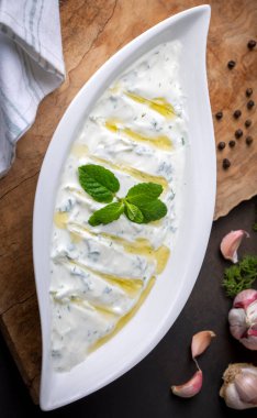 Haydari, belli otlar ve baharatlardan yapılan bir yoğurt türüdür. Türk mutfağı.