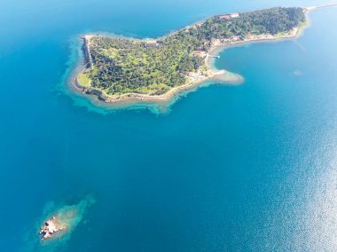 İzmir 'in Urla ilçesine ait hava aracı görüntüsü, Türkiye' nin üçüncü büyük kenti. Iskele - Karantina Adası - Türkiye