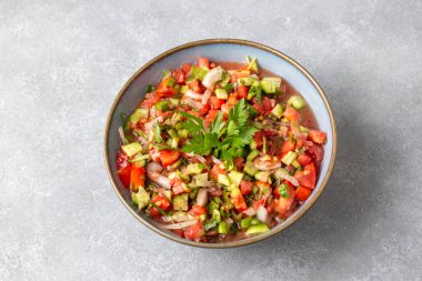 Türk çoban salatası, salatalık, domates, kırmızı soğan, biber, maydanoz (Türk adı; kasik salatası))