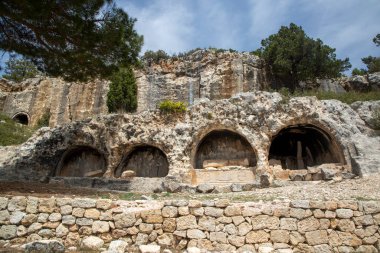 Alahan Manastırı, Anadolu'nun güneyinde, Küçük Asya'nın Mut ilçesinde, Isauria dağlarında bulunan beşinci yüzyıl yapılarından oluşan bir komplekstir..