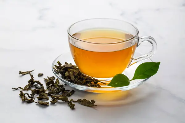 Çay yapraklı sağlıklı yeşil çay..