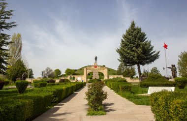 Dumlupinar, Hindi. 23 Nisan 2024. Dumlupinar, Kutahya, Türkiye 'de Dumlupinar Şehitliği.