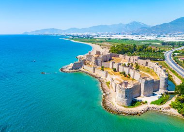 Anamur Kasabası 'ndaki Mamure Şatosu veya Anamur Şatosu' nun hava görüntüsü