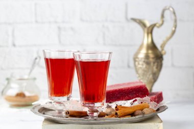Kizilcik veya Kizamik Sekeri - Lohusa Şerbet için kullanılan kırmızı şeker.