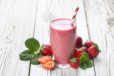 Çilekli içecek ya da milkshake..