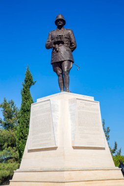Çanakkale, Türkiye - 29 Aralık 2024: Çanakkale 'deki Conkbayiri' deki Atatürk anıtının fotoğrafı.