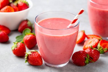 Çilekli içecek ya da milkshake..