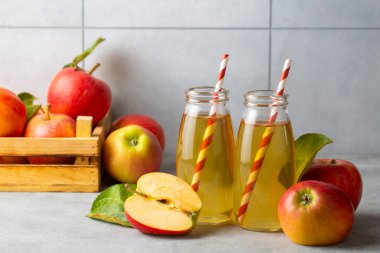 Elmalı elma suyu.