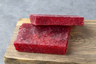 Kizilcik veya Kizamik Sekeri - Lohusa Şerbet için kullanılan kırmızı şeker.