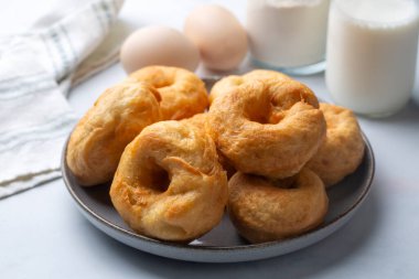 Türk mutfağı; El yapımı peynirli ıspanaklı hamur işi (Türkçe adı; peynirli - ispanakli pogaca, pisi 