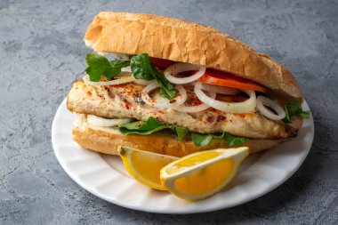 Türk Balik Ekmek / Balık Sandviçi.