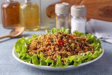 Geleneksel lezzetli Türk yemekleri: bulgur salatası - kisir