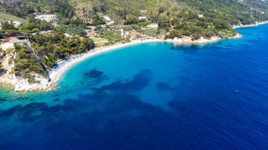 Samos adasının en iyi plajları, Yunanistan. Tsambou Sahili.