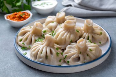 Geleneksel Gürcistan yemeği - Hinkali - Khinkali haşlanmış khinkali kuzu eti veya peynirli