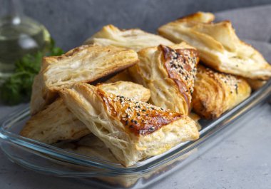 Peynirli üçgen puf böreği çok lezzetli.