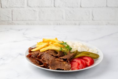 Et donör menüsü, tabakta İskender menüsü, Türk özel et donörü, yiyecek, özel menü (Türkçe adı; pilav ustu et donör))