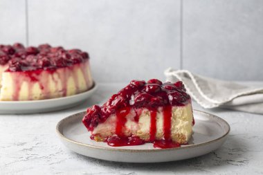 Taze fırında peynirli kek ve kiraz aromalı.