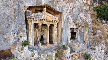 Fethiye Kral Mezarları, M.Ö. 4. yüzyılda kaya mezarına oyulmuş. Lycian Amintas Kral Mezarları. Fethiye 'deki Telmessos Antik Kenti' nin mezarları, Amyntas Kaya Mezarları (Amintas Kaya Mezarları) Muga, Türkiye