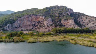 Kaunos Dalyan 'daki kaya kesimli tapınak mezarları - Türkiye (Türkçe adı; kaya mezarları) Antik Dalyan vadisi Kaunos kenti, Türkiye. Kaunos (Latince: Caunus), Anadolu 'da bir şehirdir.