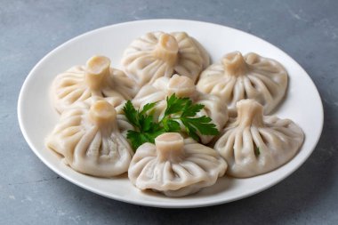 Geleneksel Gürcistan yemeği - Hinkali - Khinkali haşlanmış khinkali kuzu eti veya peynirli