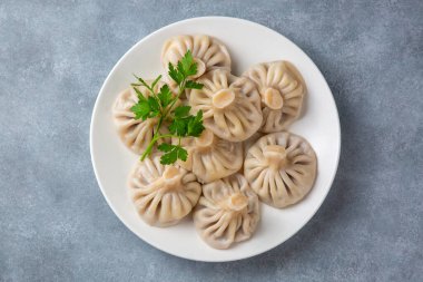 Geleneksel Gürcistan yemeği - Hinkali - Khinkali haşlanmış khinkali kuzu eti veya peynirli