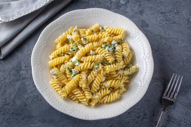 Peynirli fusilli makarna çok lezzetli. Türkçe adı: Peynirli makarna