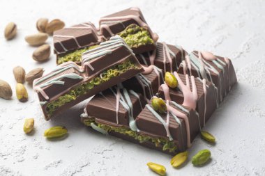 Çikolata trend; Dubai çikolatası şam fıstığı ezmesi ve kadayif.