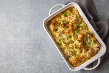 Maydanoz ezmesi ile Beşamel soslu karnabahar graten