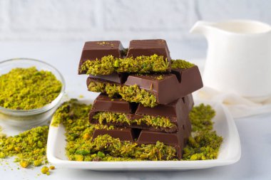 Çikolata trend; Dubai çikolatası şam fıstığı ezmesi ve kadayif.