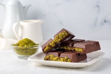 Çikolata trend; Dubai çikolatası şam fıstığı ezmesi ve kadayif.