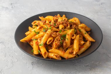 Kıyma ve domates soslu makarna.