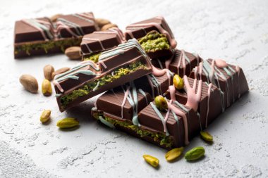 Çikolata trend; Dubai çikolatası şam fıstığı ezmesi ve kadayif.