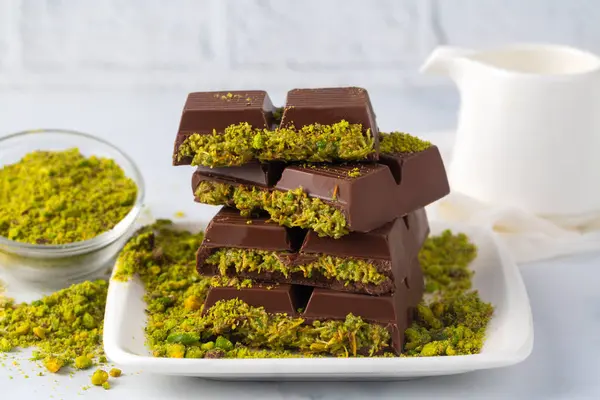 Çikolata trend; Dubai çikolatası şam fıstığı ezmesi ve kadayif.