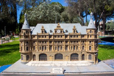 Antalya, Türkiye - 16 Eylül 2024, Dokuma Parkı, minyatür Türk simgelerinden oluşan açık hava müzesi olan popüler bir park