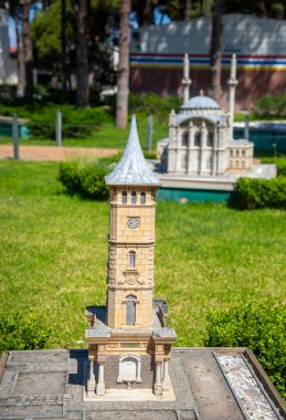 Antalya, Türkiye - 16 Eylül 2024, Dokuma Parkı, minyatür Türk simgelerinden oluşan açık hava müzesi olan popüler bir park