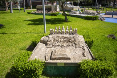 Antalya, Türkiye - 16 Eylül 2024, Dokuma Parkı, minyatür Türk simgelerinden oluşan açık hava müzesi olan popüler bir park