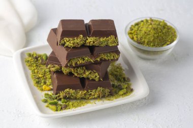 Çikolata trend; Dubai çikolatası şam fıstığı ezmesi ve kadayif.