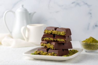 Çikolata trend; Dubai çikolatası şam fıstığı ezmesi ve kadayif.